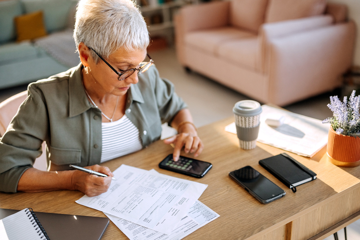 Older adult entering retirement calculation information on a computer